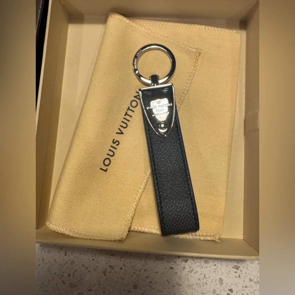 Louis Vuitton Damier Graphite Dragonne LV Key Holder NWB